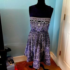 Gabby & skye dress - blue/cream paisley with a blue lace neckine- size 10